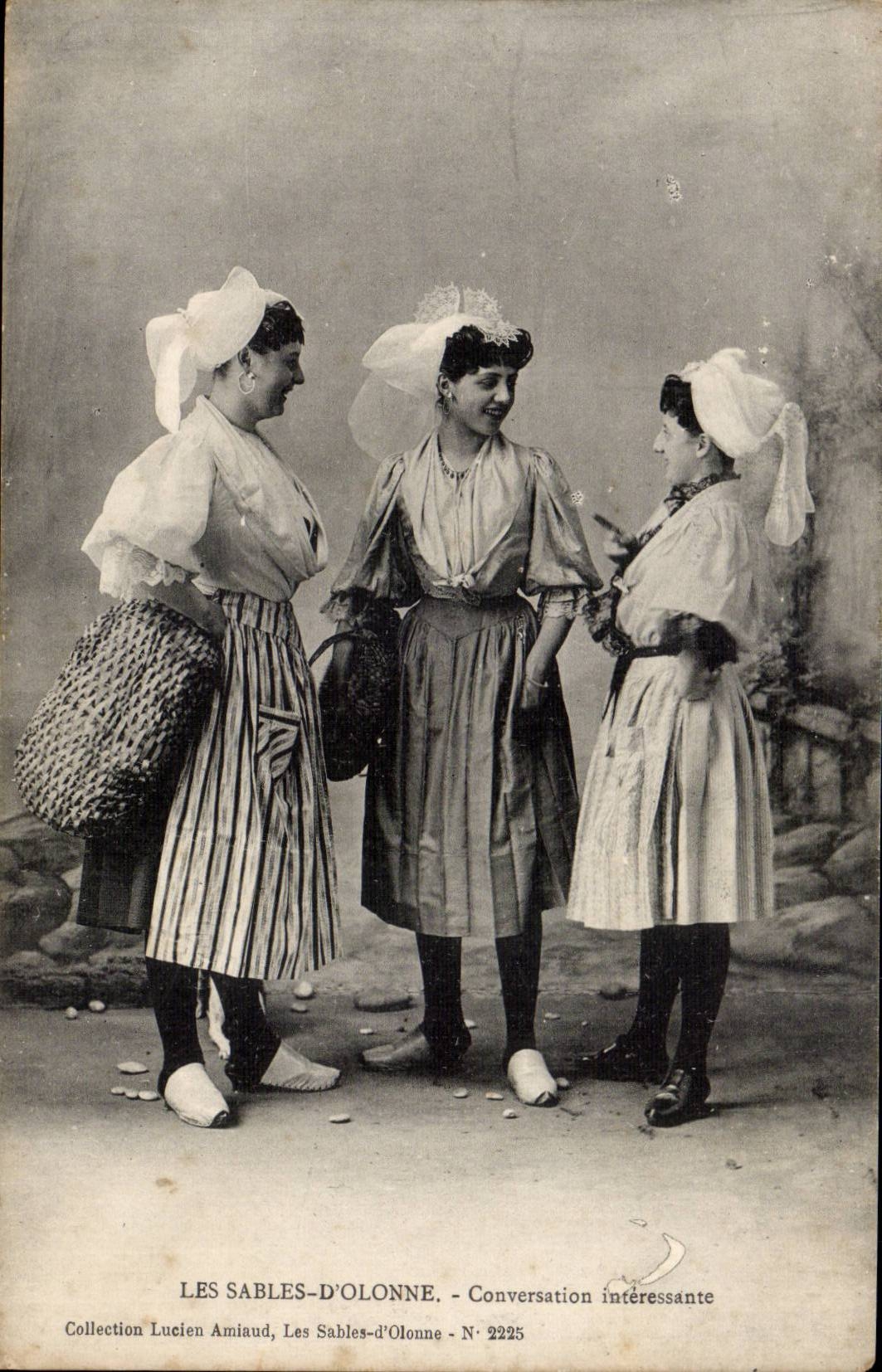 Les Sables-d'Olonne — Conversation intéressante — Collection Lucien Amiaud, N° 2225