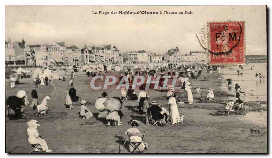 CPA Les Sables d'olonne La plage a l'heure du bain