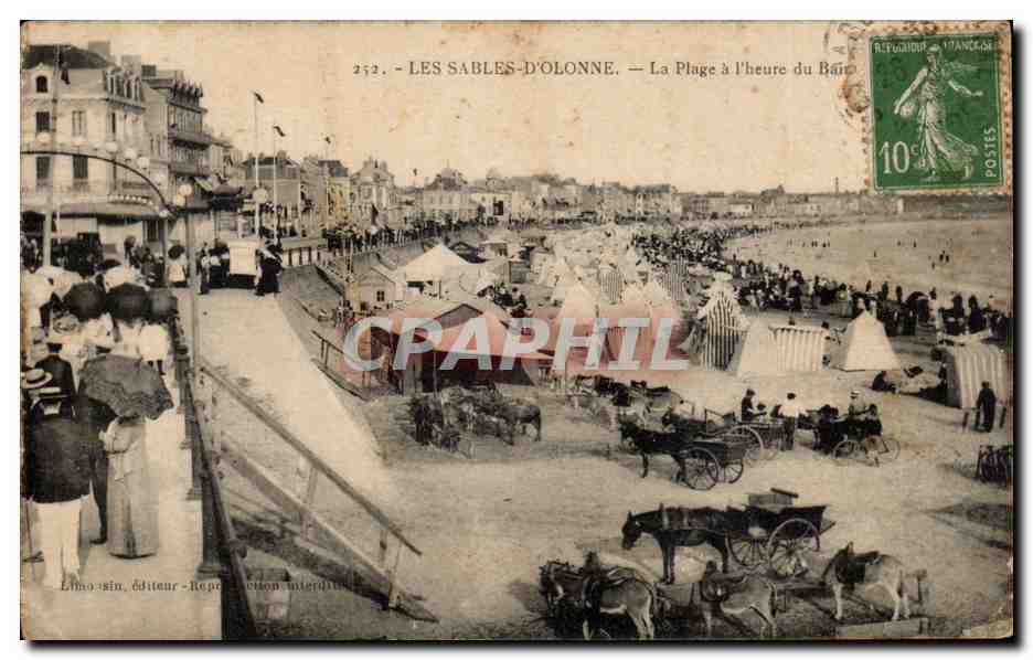 CPA Les Sables d'olonne La plage a l'heure du bain Ane Donkey Mule