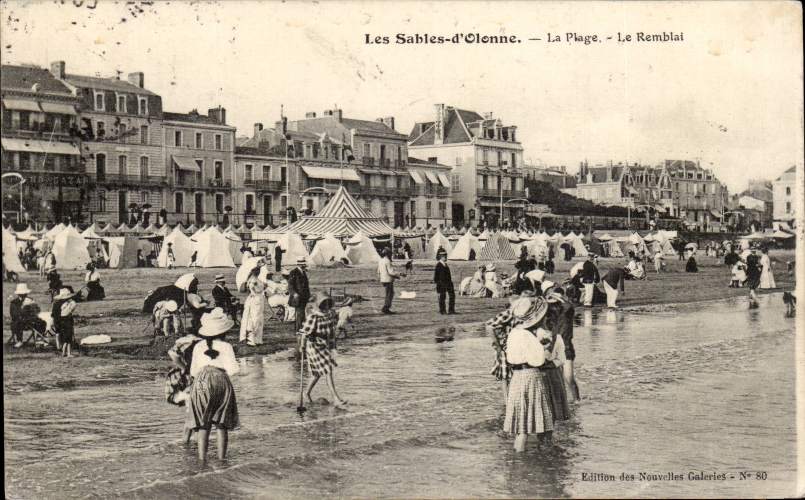 Les Sables-d'Olonne — La Plage — Le Remblai — Édition des Nouvelles Galeries — N° 80