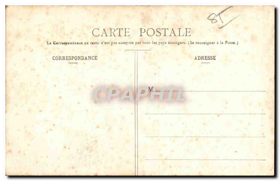 CPA Les Sables D'olonne Sablaise dans les rochers ( folklore costume ) — Verso