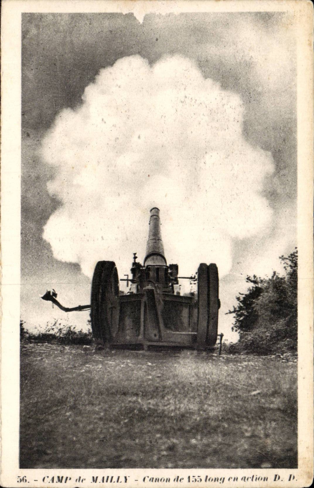 CPA Militaria Camp de Mailly Canon de 155 en action