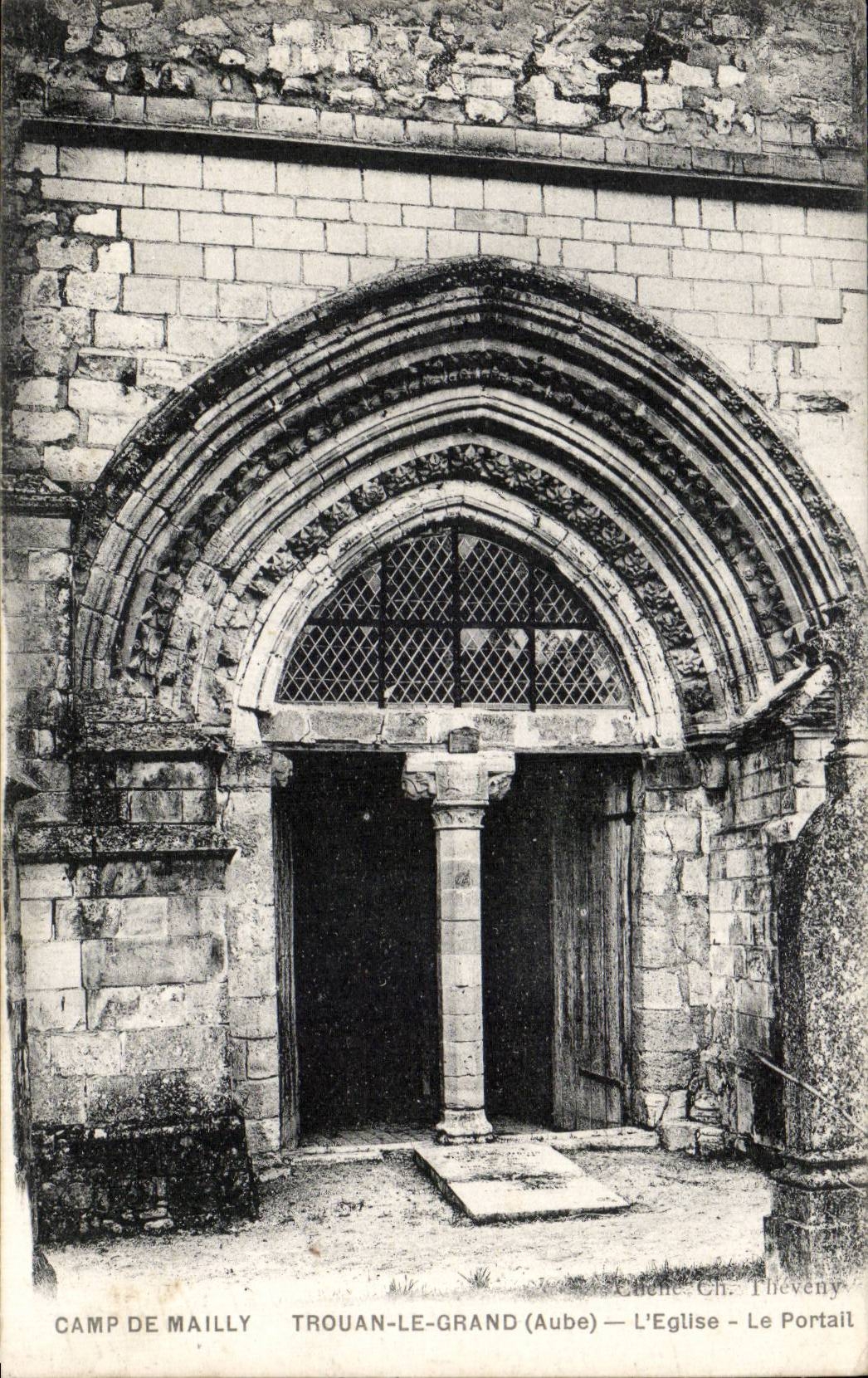 CPA Camp de Mailly L'eglise Le portail
