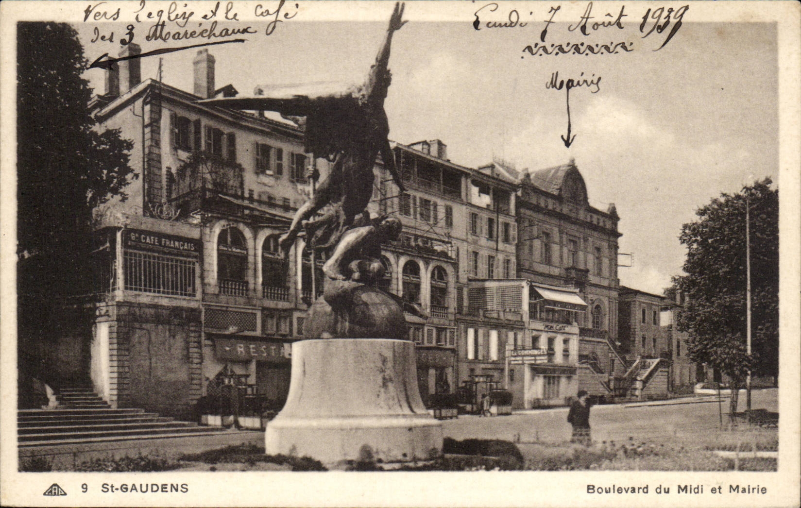 Boulevard du Midi et Mairie — statue centrale — St-Gaudens, éditeur C° des Arts Photomécaniques Strasbourg-Schiltigheim n°9