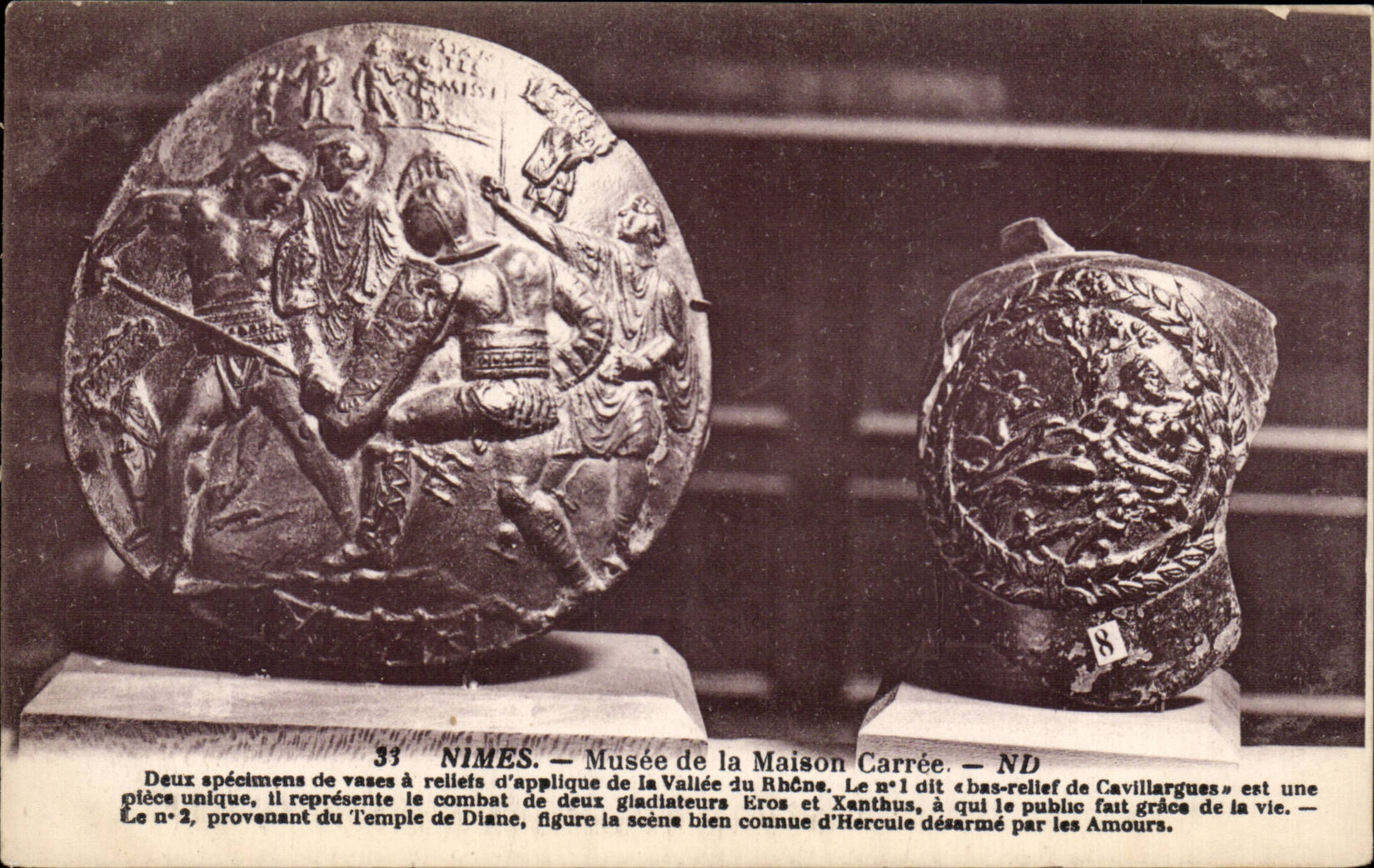 CPA Nimes Musee de la maison carree DEux specimens de vase a reliefs d'applique de la vallee du Rhone bas relief de Cavi