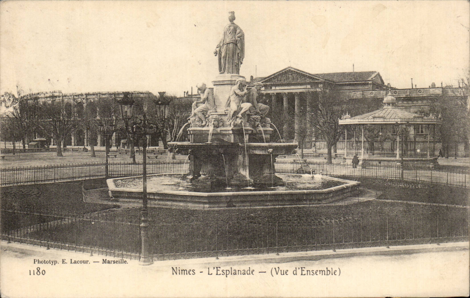 CPA Nimes L'esplanade (vue d'ensemble)