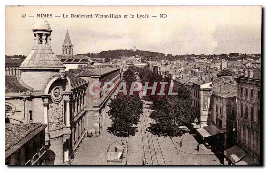 CPA Nimes Le boulevard Victor Hugo et le lycee