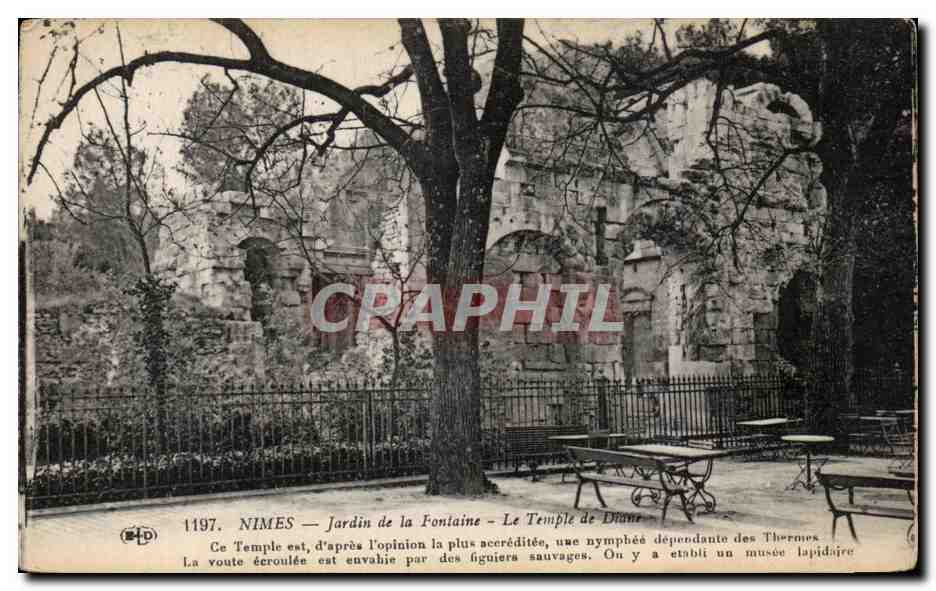 Nîmes — Jardin de la Fontaine — Le Temple de Diane
