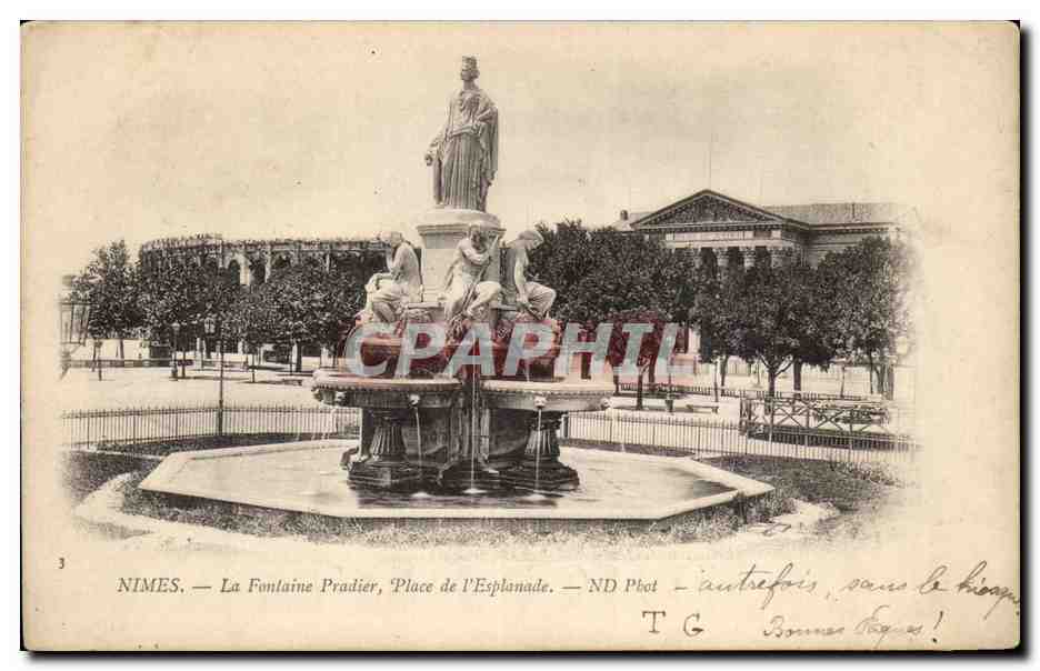 CPA Nimes La fontaine Pradier place de l'esplanade
