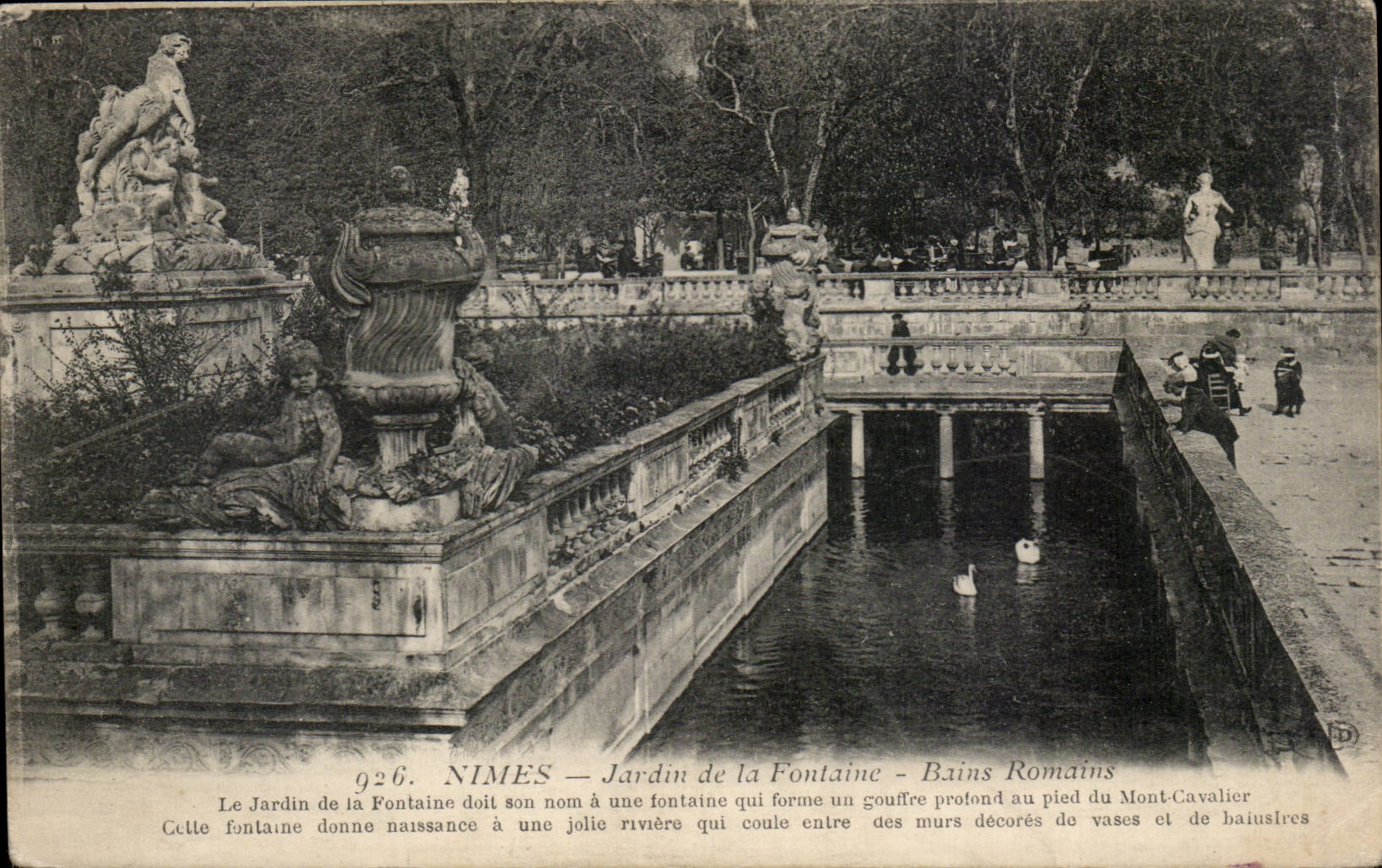 Nîmes — Jardin de la Fontaine — Bains Romains