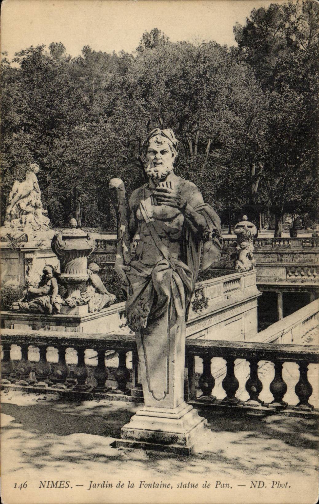 CPA Nimes Le jardin de la fontaine Statue de Pan