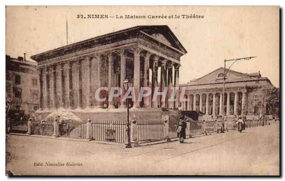 CPA Nimes La maison carree et le theatre