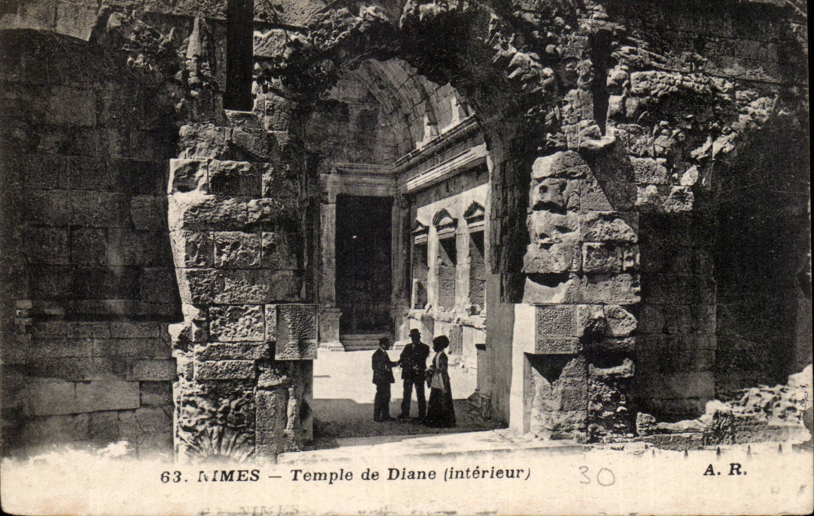 Nîmes — Temple de Diane (intérieur) — A.R. n°63