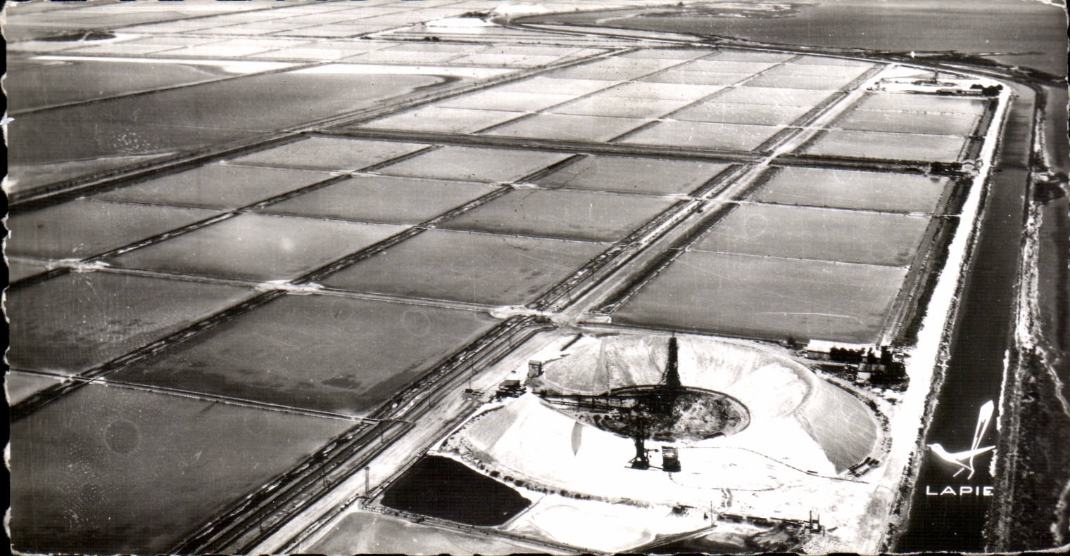 CPSM Le marais Salant Le Salin du Roi au sud d'Aigues Mortes