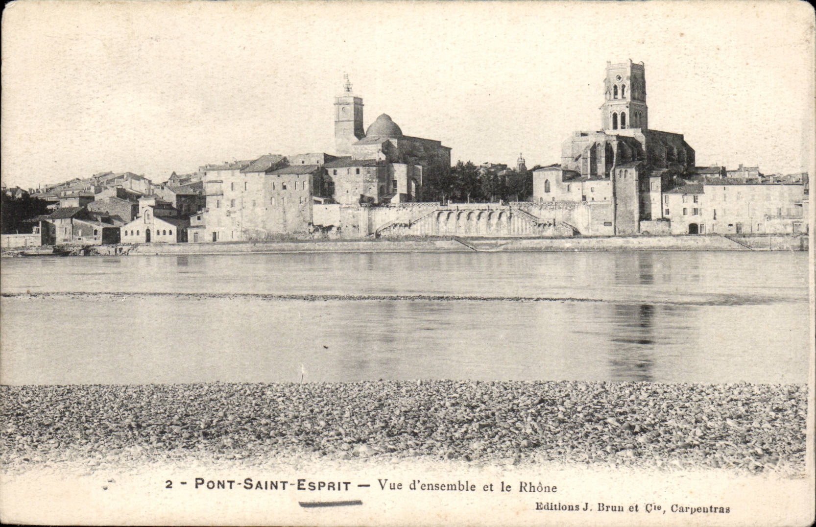 CPA Pont Saint Esprit Vue d'ensemble et le Rhone