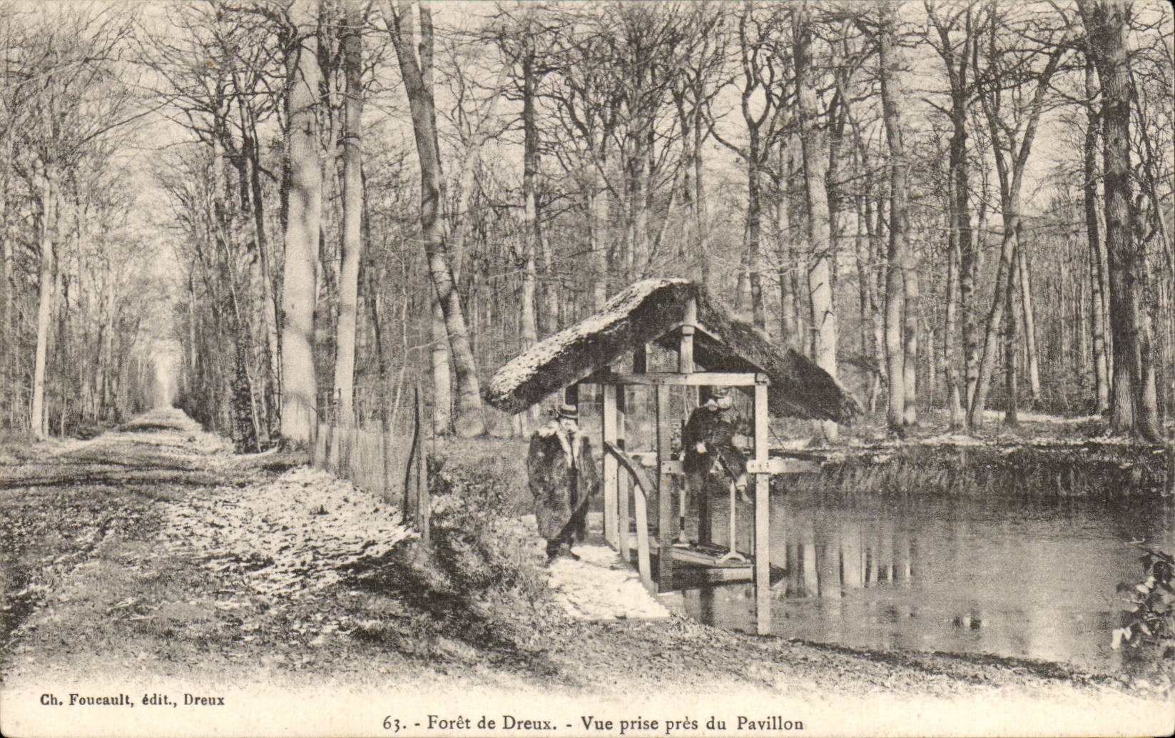 CPA Foret de Dreux Vue prise pres du pavillon