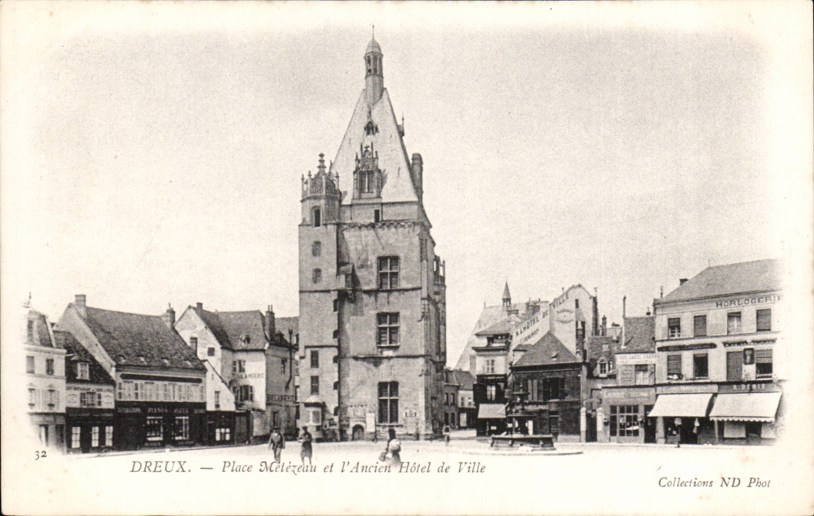 Dreux — Place Mélézeau et l'Ancien Hôtel de Ville — Collections ND Phot