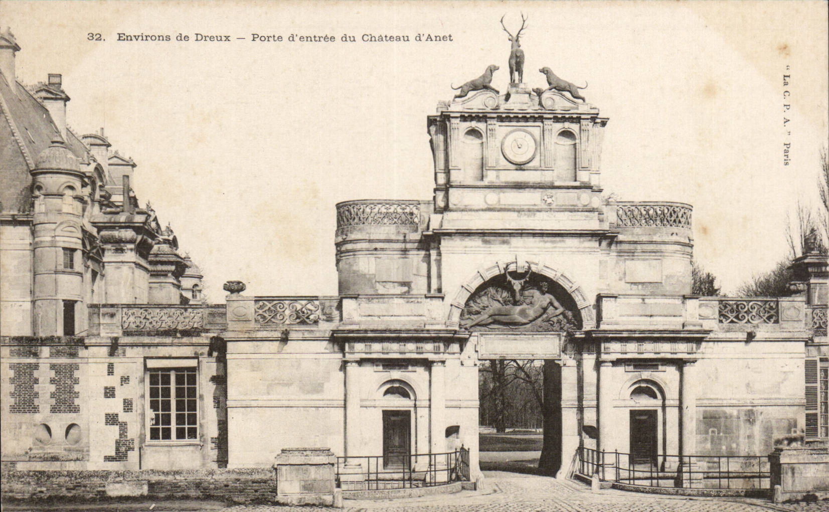 Environ de Dreux — Porte d'entrée du Château d'Anet — La C.P.A. Paris