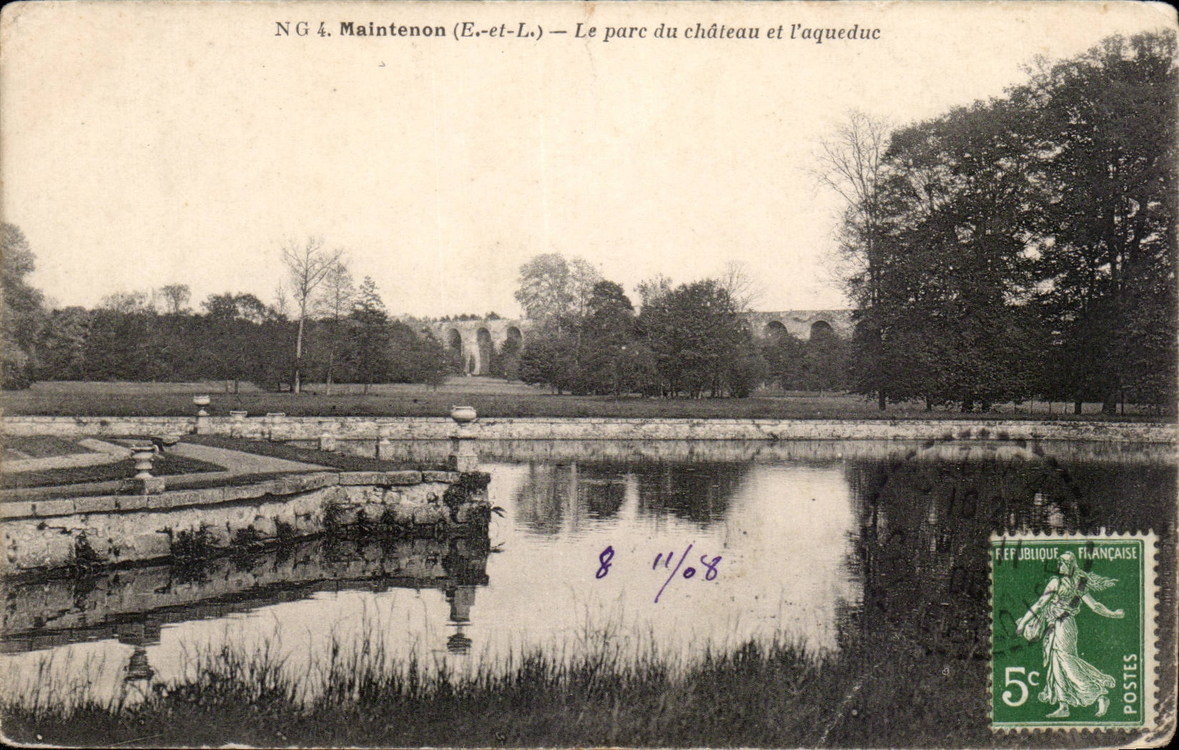 CPA Maintenon Le parc du chateau et l'aqueduc