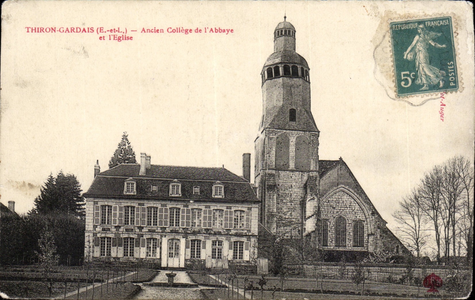 Thiron-Gardais (E.-et-L.) — Ancien Collège de l'Abbaye et l'Église