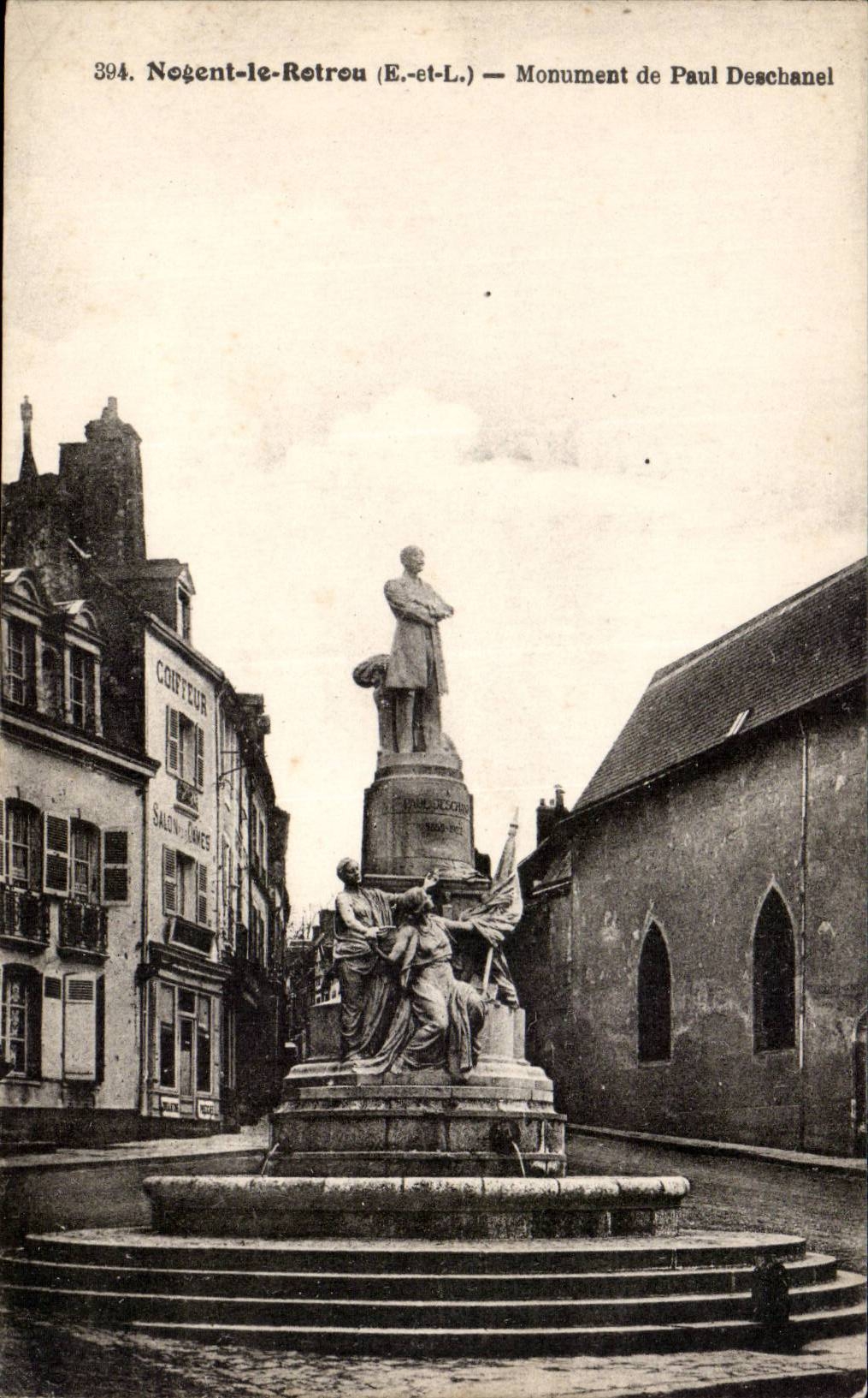 Nogent-le-Retrou (E.-et-L.) — Monument de Paul Deschanel