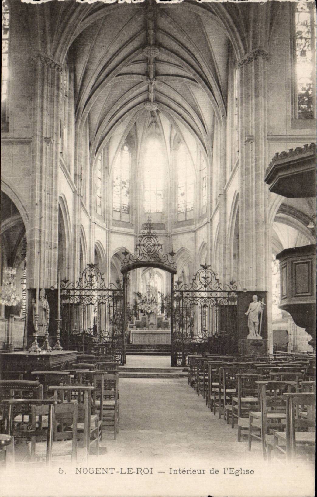 CPA Nogent le roi Interieur de l'eglise 