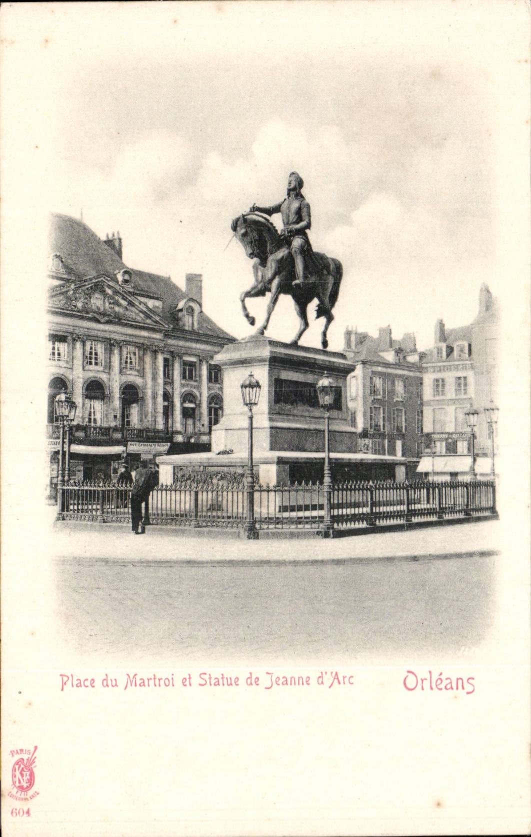 CPA Orleans Place du Martroi et statue de Jeanne d'Arc