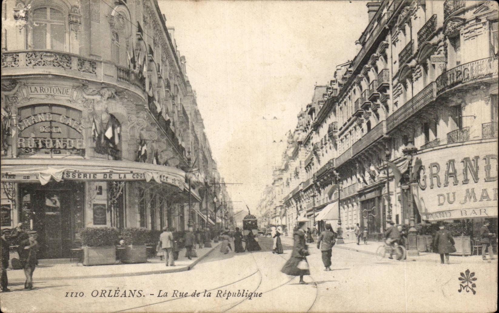 CPA Orleans La rue de la Republique Grand cafe de la Rotonde