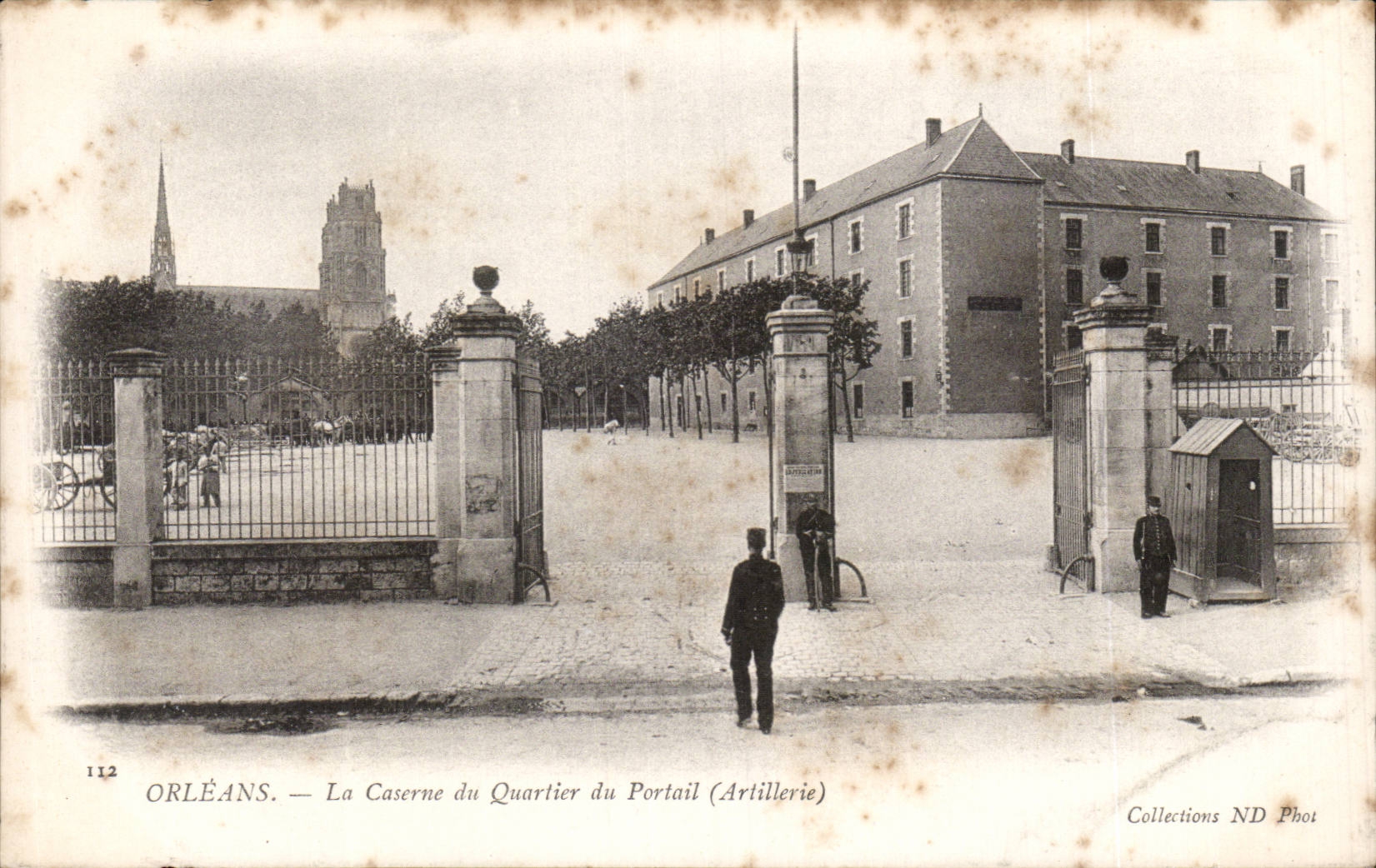 CPA Orleans La caserne du quartier du Portail (artillerie)