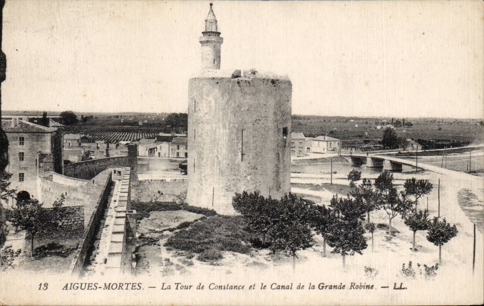 Aigues-Mortes — La Tour de Constance et le Canal de la Grande Robine — LL. n°13