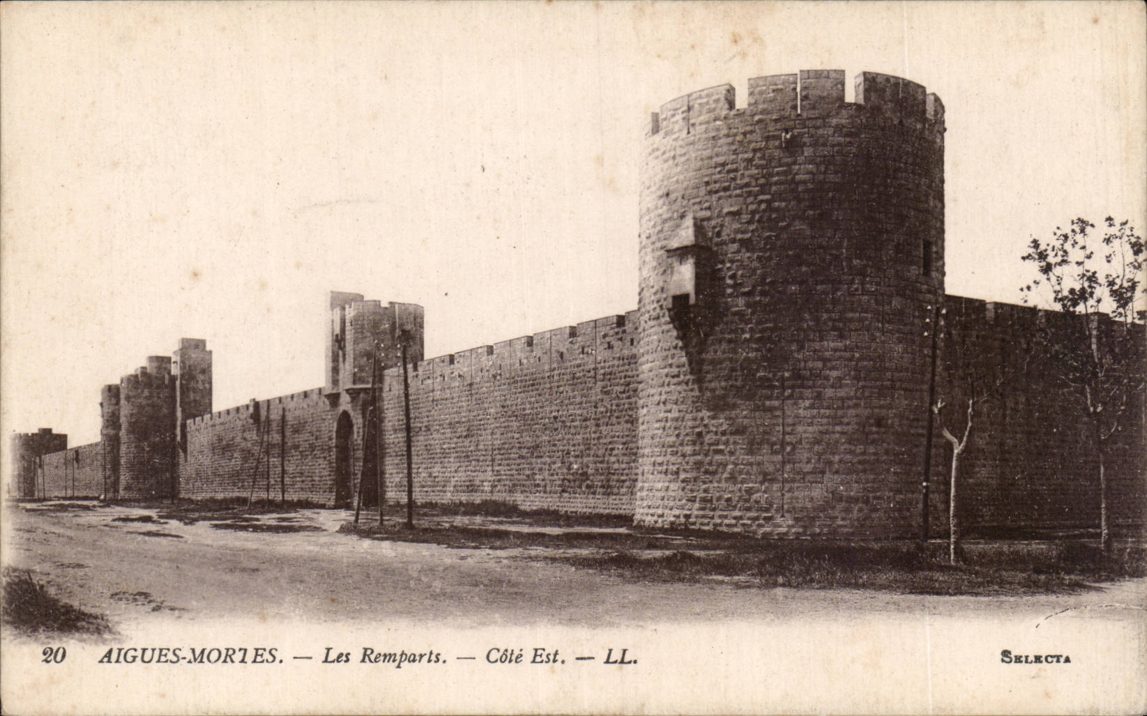 CPA Aigues Mortes Les remparts Cote Est