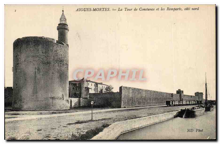 CPA Aigues Mortes La tour de Constance et les remparts Cote Nord