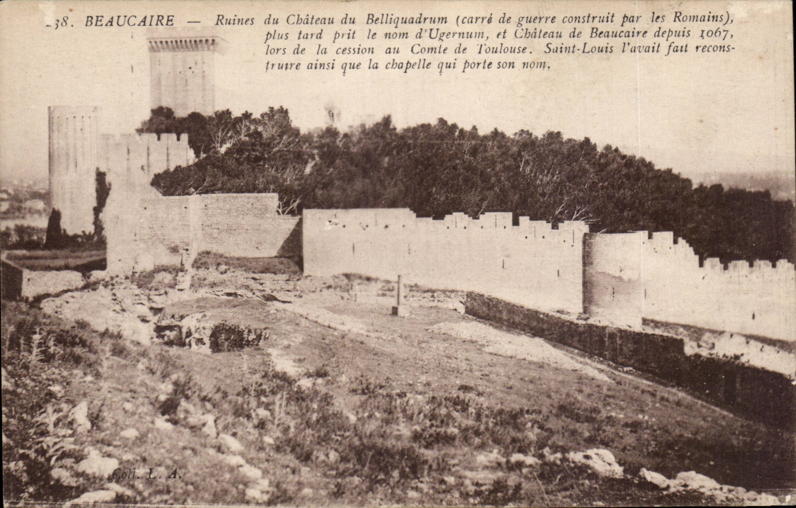 CPA Beaucaire Le chateau Cote des remparts