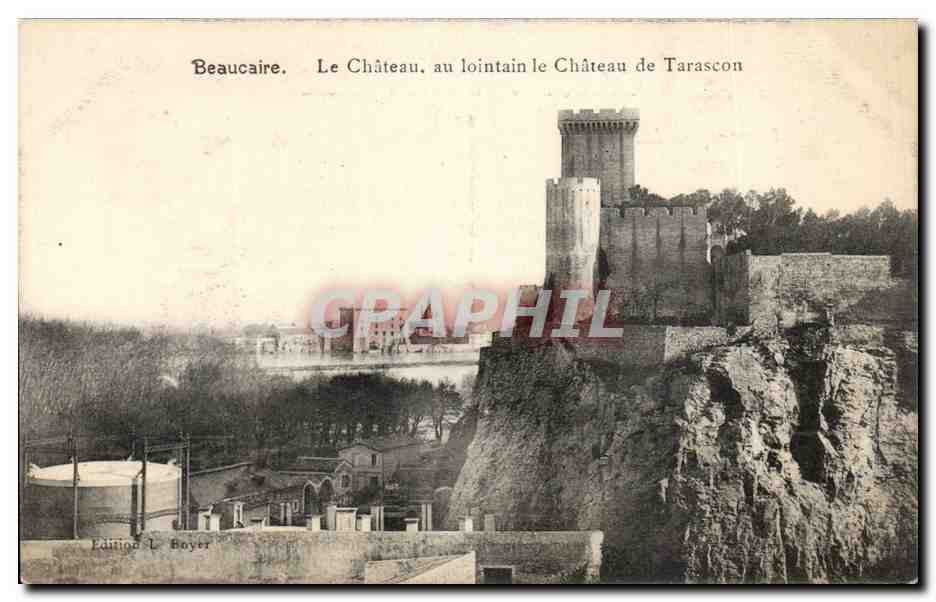 CPA Beaucaire Le chateau au lointain le chateau de Tarascon