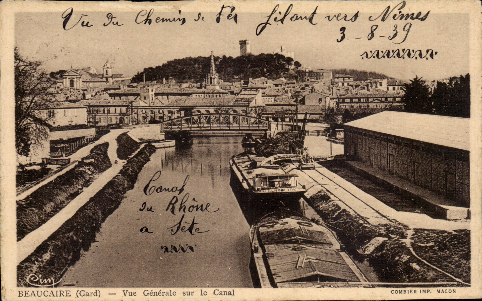 CPA Beaucaire Vue generale sur le canal