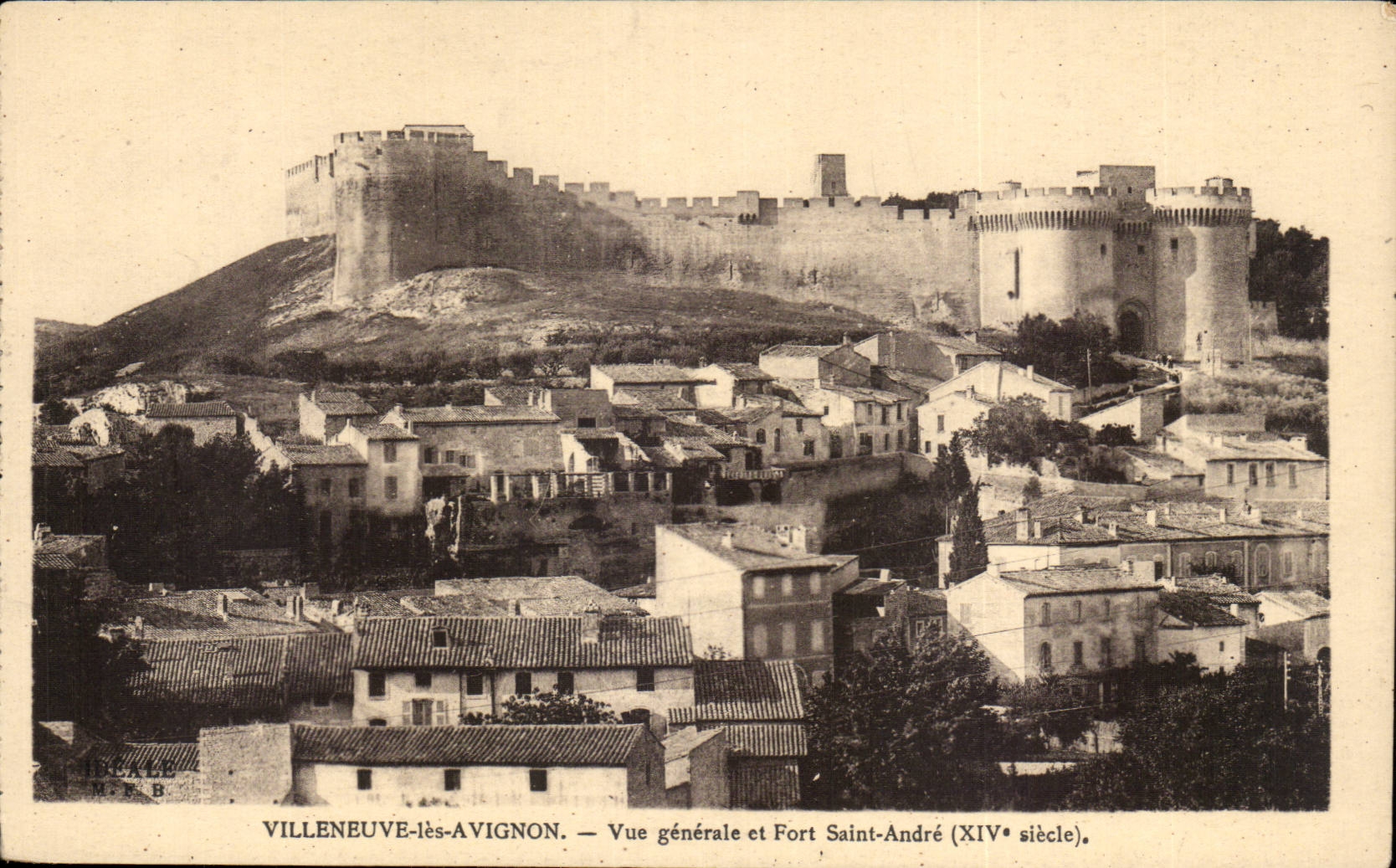 CPA Villeneuve les Avignon Vue generale et fort Saint Andre (14eme)
