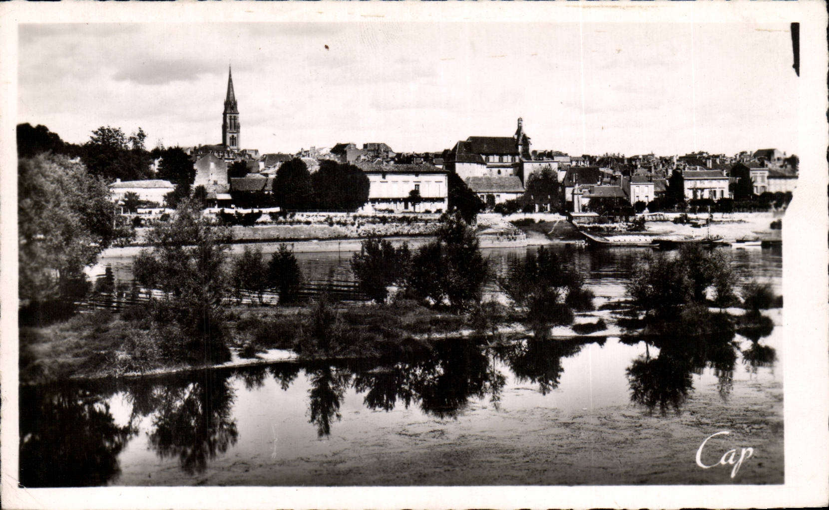 CPSM Bergerac Bords de la Dordogne au barrage