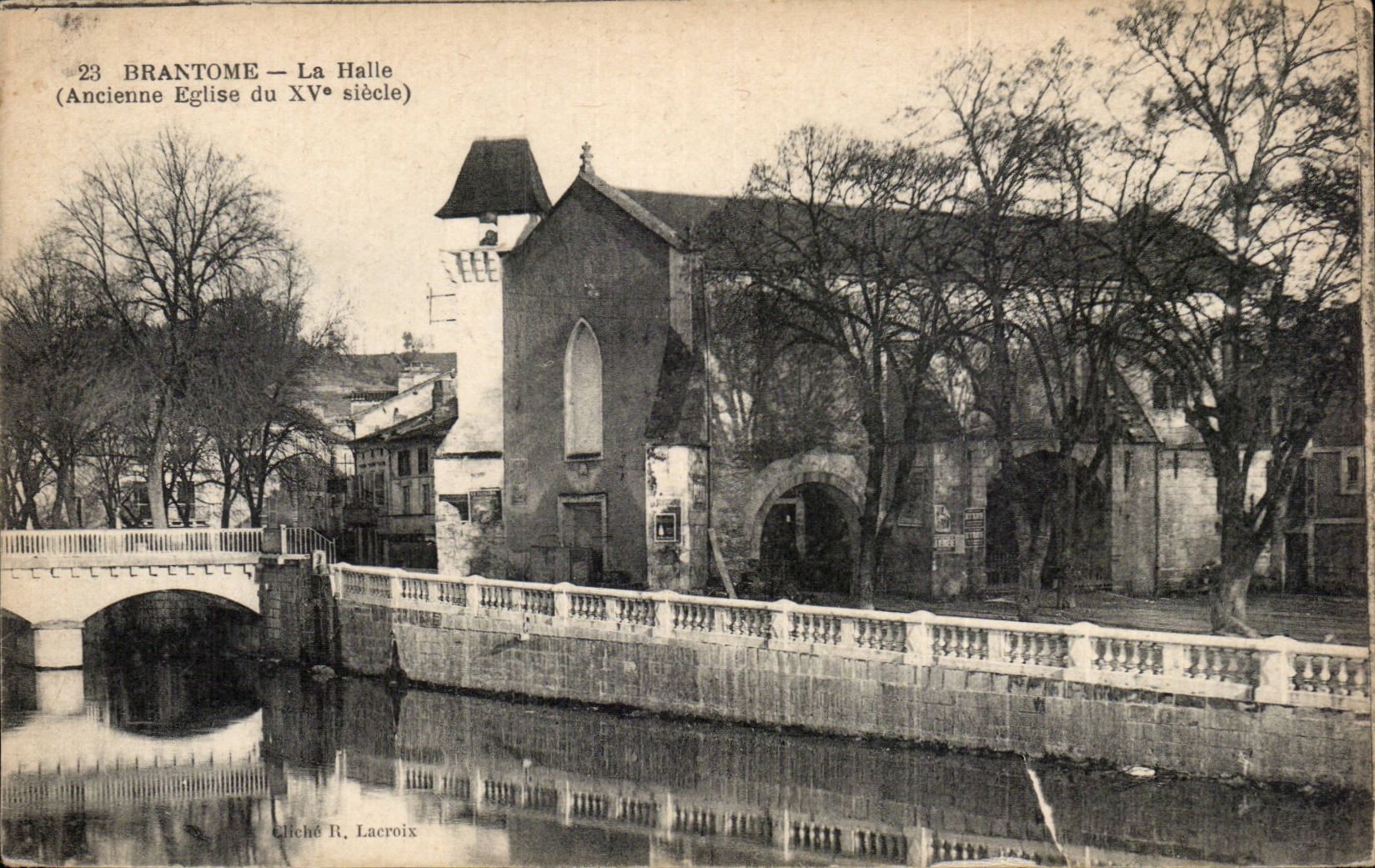 CPA Brantome La halle (ancienne eglise du 15eme)