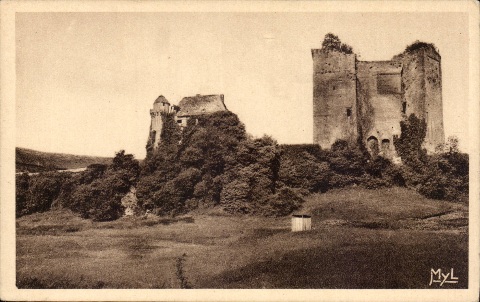 Excideuil (Dordogne) — Château des Talleyrand-Périgord (côté Est) — Édition J. Ratch