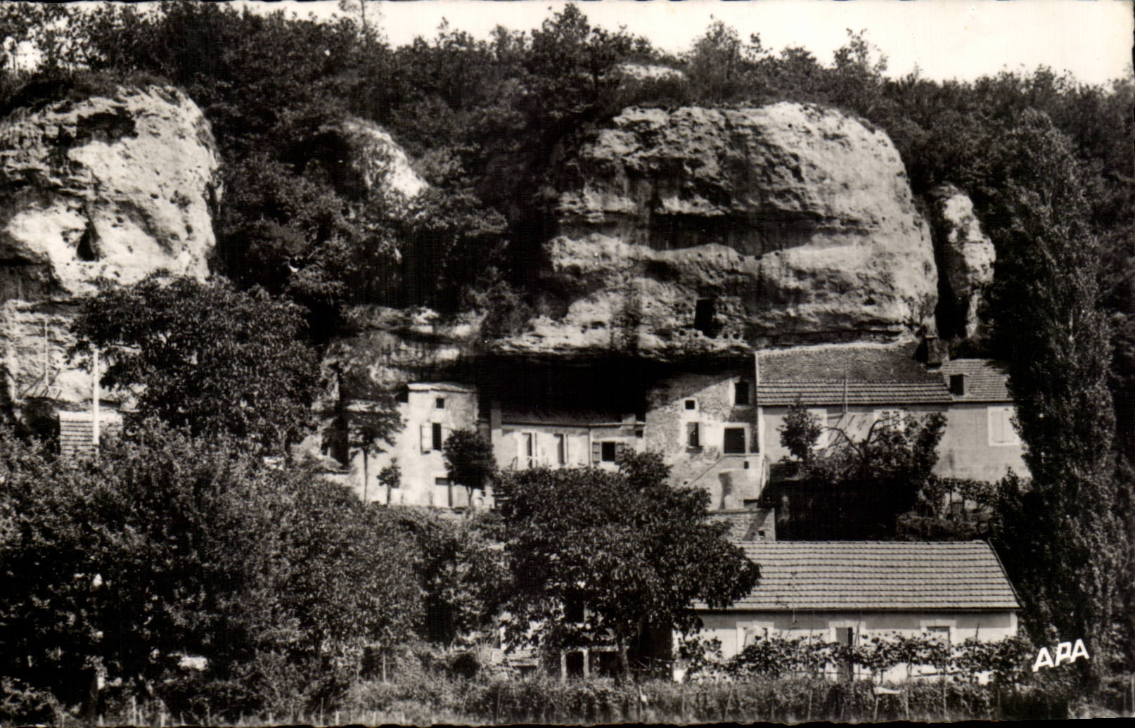 Les Eyzies (Dordogne) — Village Traglodyte — éditeur APA