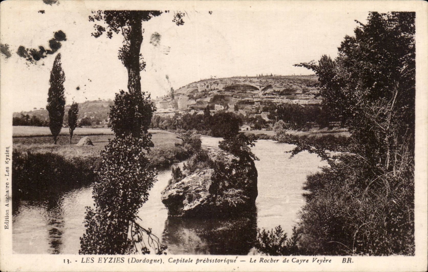 Les Eyzies (Dordogne) — Prähistorische Hauptstadt — Der Cayre Veyère Felsen