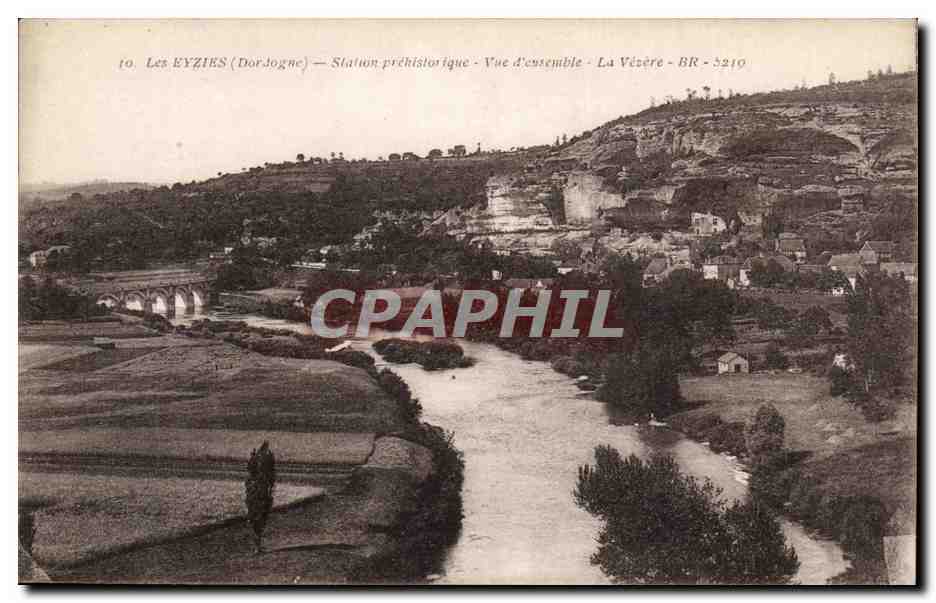 CPA Les Eyzies Stattion prehistorique Vue d'ensemble La Vezere