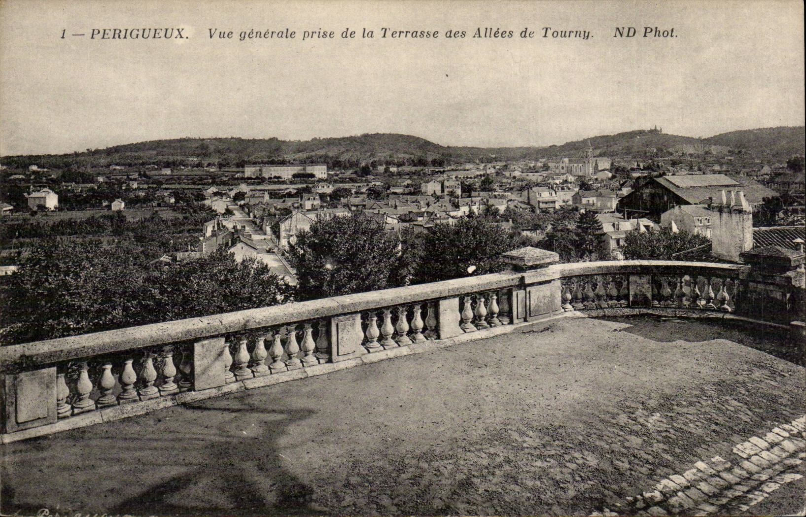 Périgueux — Vue générale prise de la Terrasse des Allées de Tourny — ND Phot.