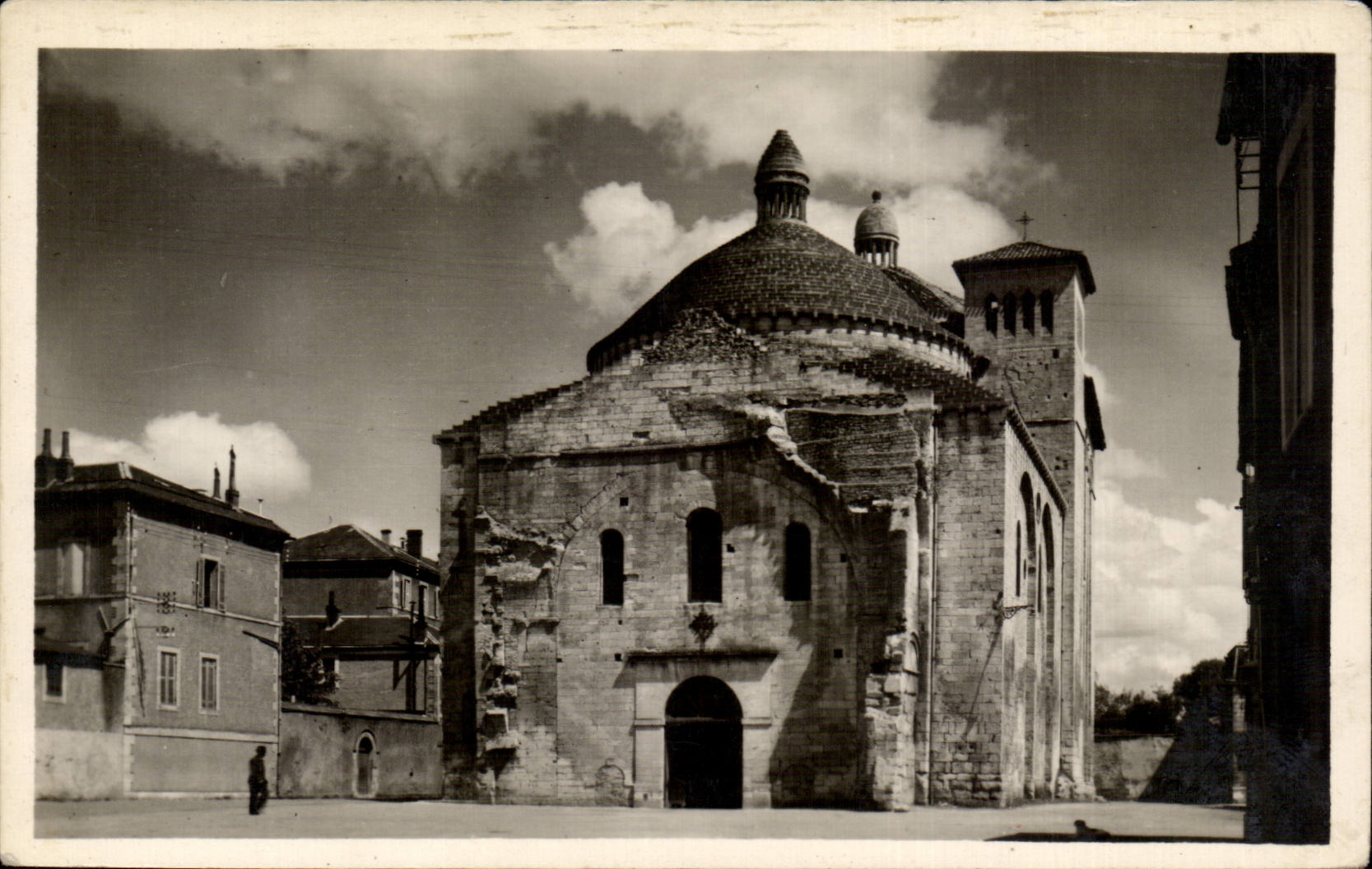 CPA Perigueux L'eglise Saint Etienne de la cite