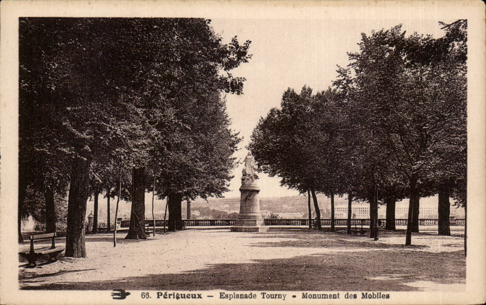 Périgueux — Esplanade Tourny — Monument des Mobiles — n°68