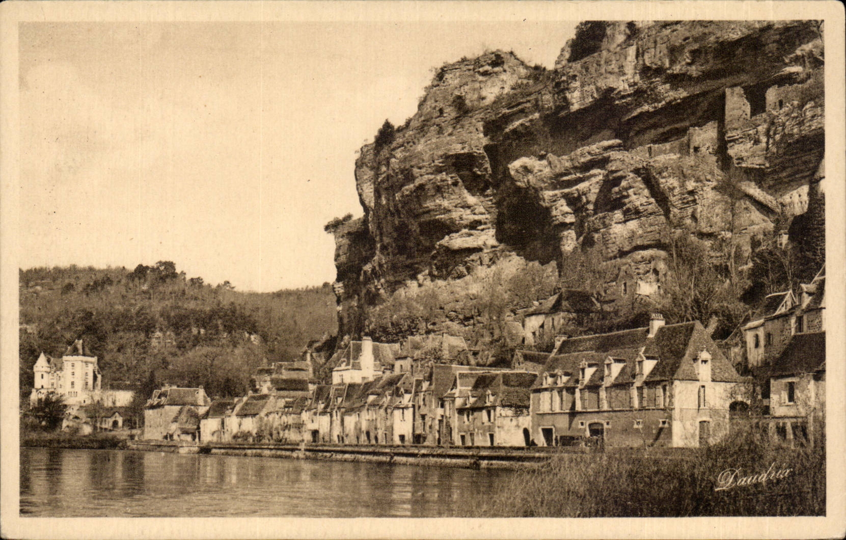 La Roque-Gageac — Vue pittoresque — Phot. P. Daudrâtre