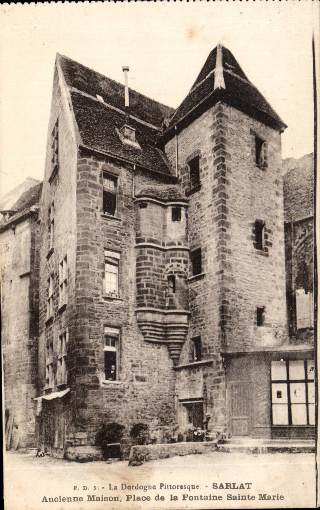 Sarlat - Ancienne Maison, Place de la Fontaine Sainte Marie — P.D.S. La Dordogne Pittoresque