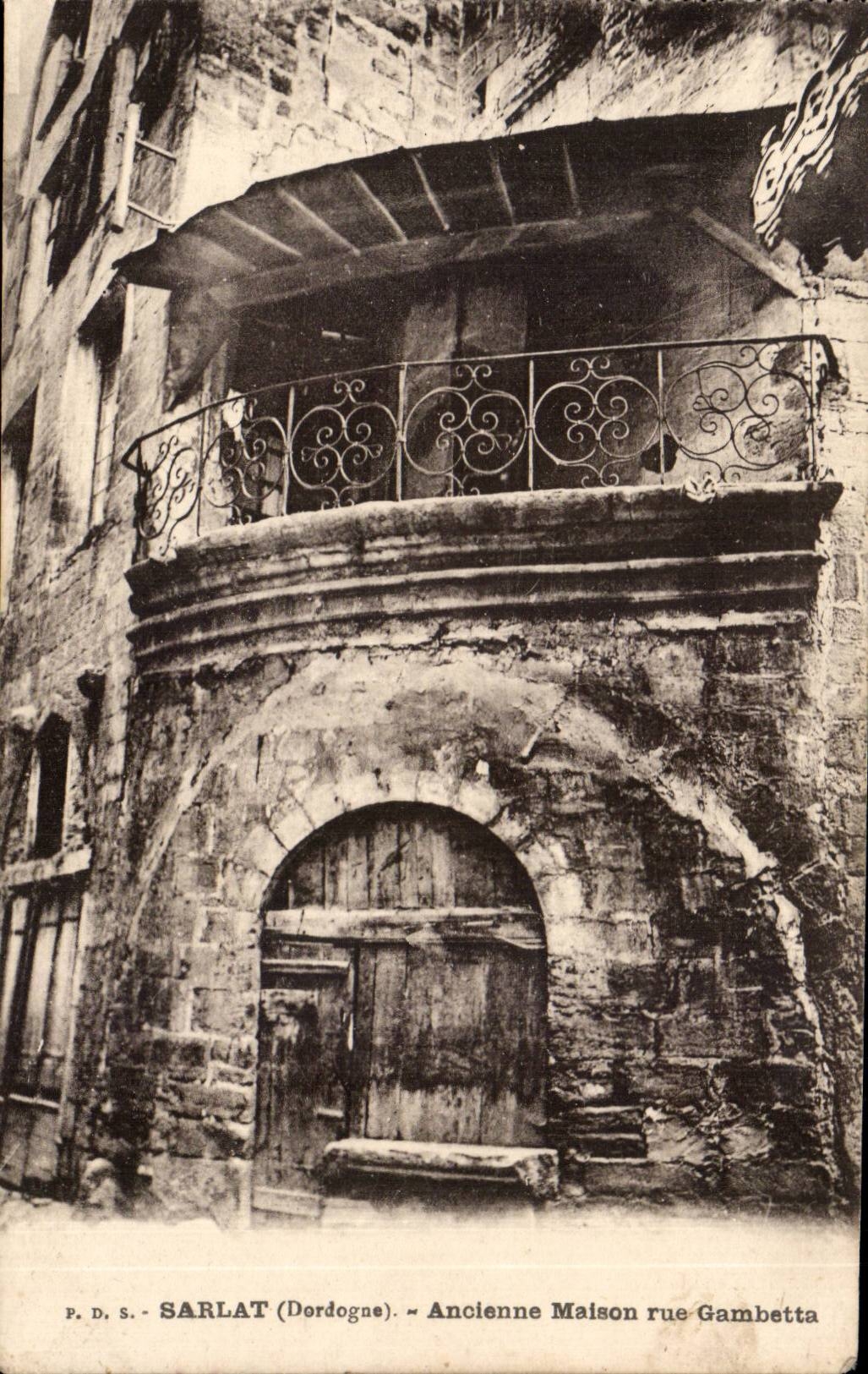 Sarlat (Dordogne) — Ancienne Maison rue Gambetta — P.D.S.