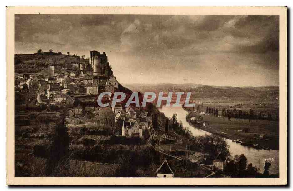 CPA Castelnaud Le chateau feodal Au fond Beynac et son chateau