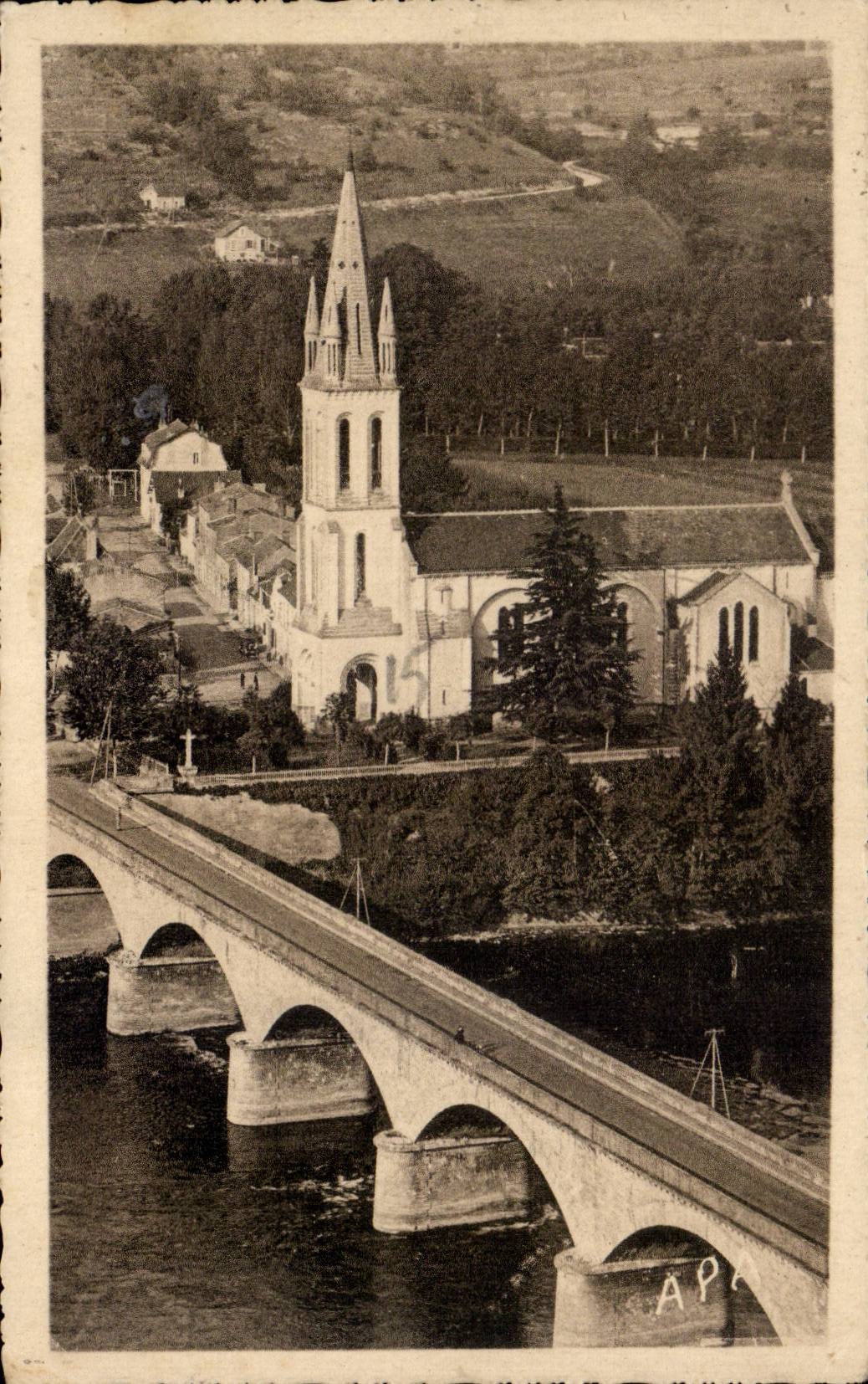 CPA Lalinde Le pont et l'eglise